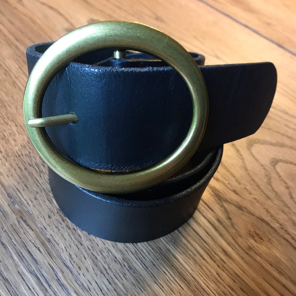 Auxiliary black leather belt
